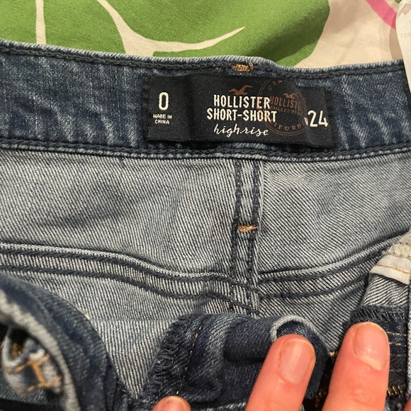Hollister High Rise Short Shorts - Picture 4 of 4